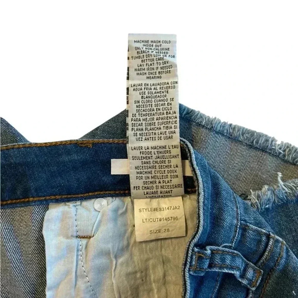 NWT STS Blue Women's High Rise Aubrey Cutoff Distressed Jean Short Size 28 - Picture 10 of 13